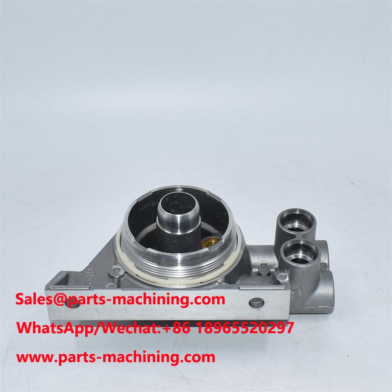 RE504563 Oil Filter Head